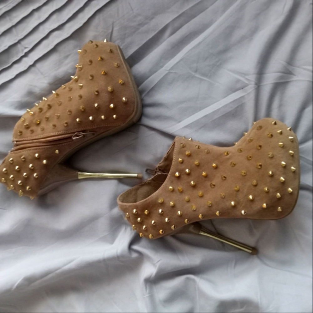 Shoe dazzle gold spike stiletto booties heels